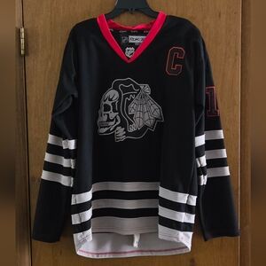 Reebok NHL Chicago Blsckhawks #19 Toews Jersey. Black, Red & Gray. Never Worn.